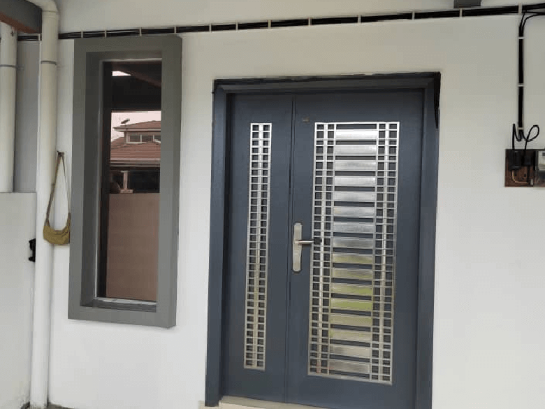 THE BEST QUALITY TINTED HOUSE SETIA ALAM